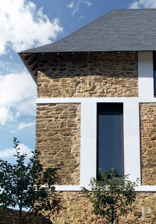 En Mayenne, au sud de Laval, un ancien établissement de blanchissage dans un domaine de 180 hectares - photo  n°2